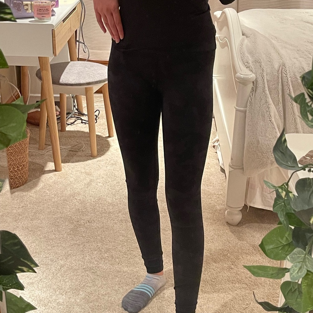 Lululemon size 6 black camo leggings